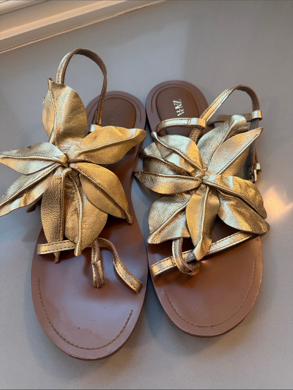 Zara Gold Floral Leather Thong Sandals Size 38 - Picture 3 of 9